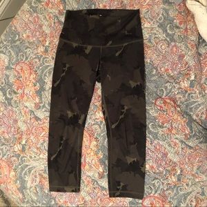 lululemon camo cropped leggings